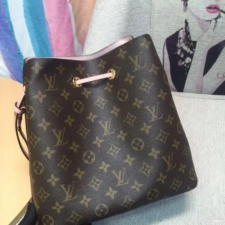 19B570402 Bags LV 0513